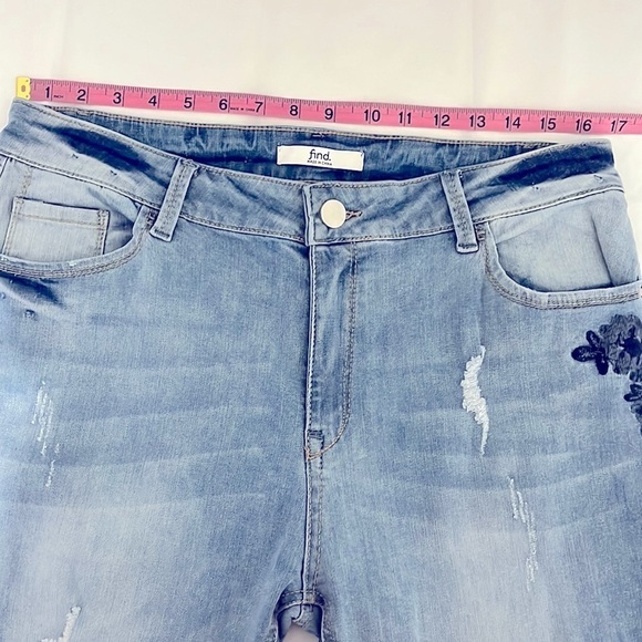 Find. Ladies jeans with hip embroidery 33X28 - Picture 8 of 15